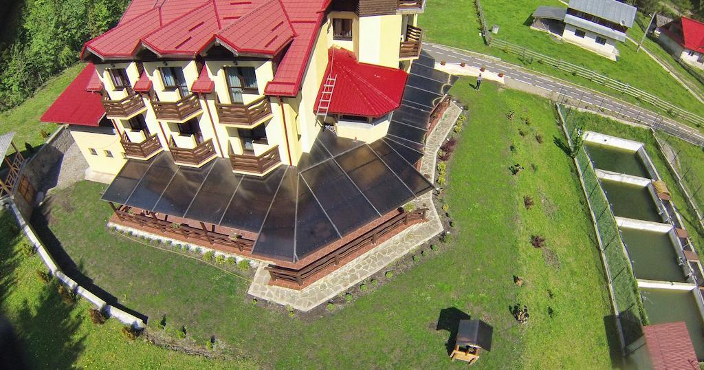 Pensiunea Geona Poiana Teiului Bagian luar foto