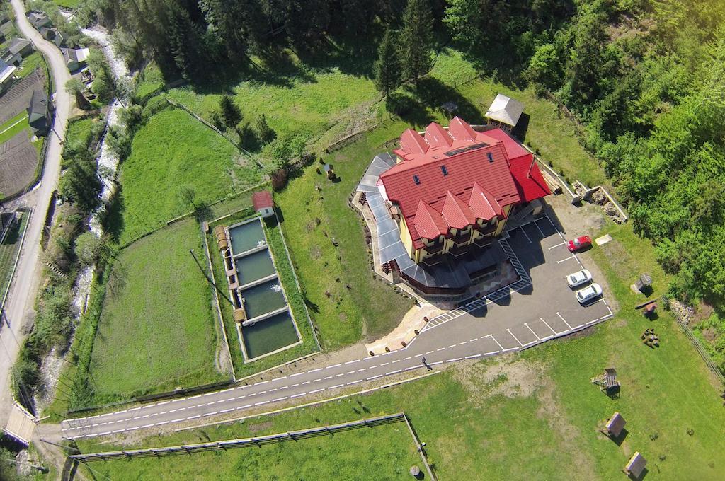 Pensiunea Geona Poiana Teiului Bagian luar foto
