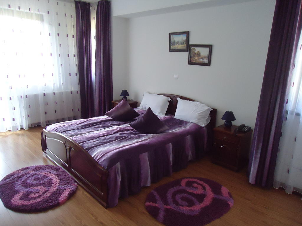 Pensiunea Geona Poiana Teiului Ruang foto