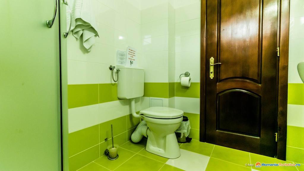 Pensiunea Geona Poiana Teiului Bagian luar foto