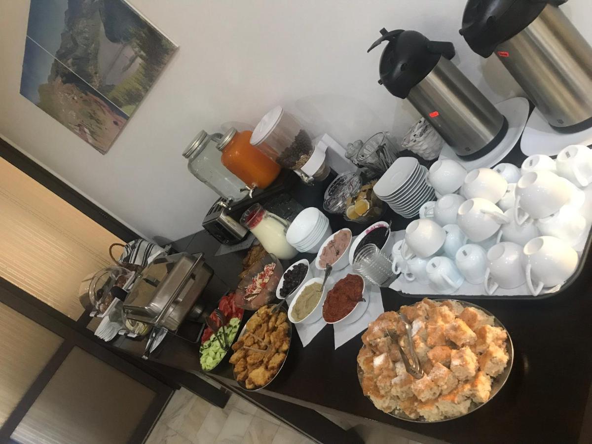 Pensiunea Geona Poiana Teiului Bagian luar foto